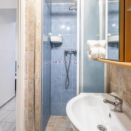 Simple And A C * Budapest