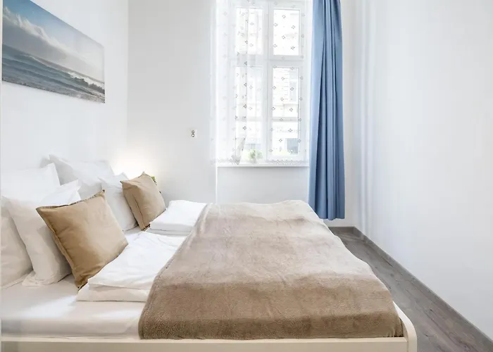Apartment Simple And A C