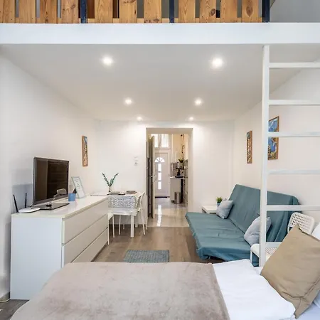 Simple And A C * Budapest